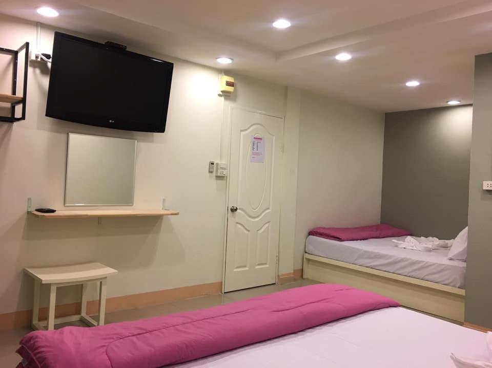 Miracle Gallery Hotel Makkasan Exterior photo