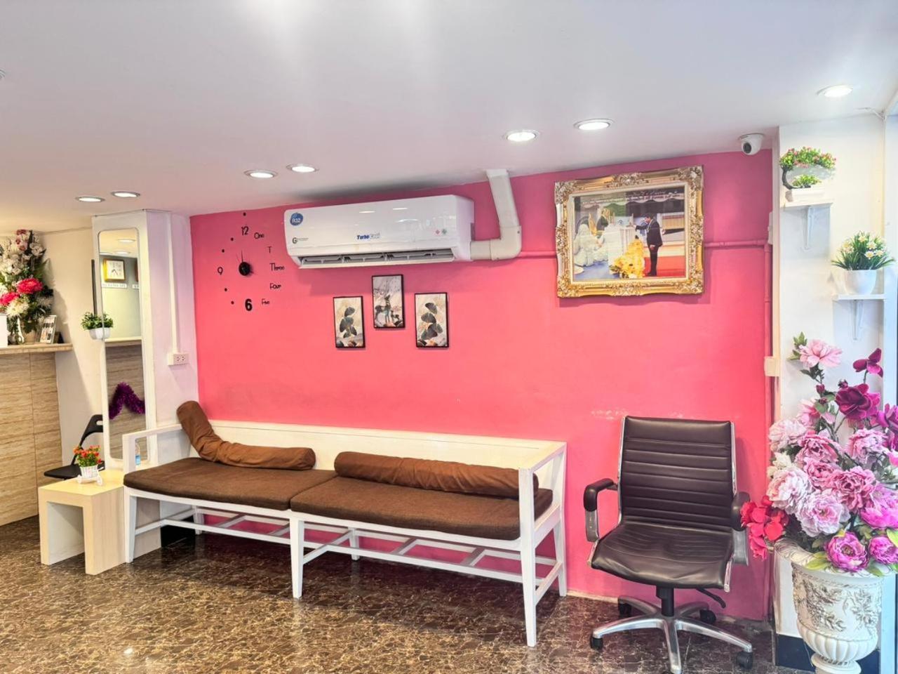 Miracle Gallery Hotel Makkasan Exterior photo