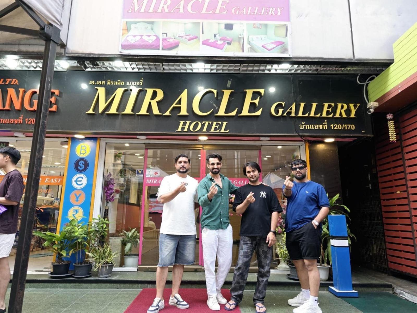 Miracle Gallery Hotel Makkasan Exterior photo